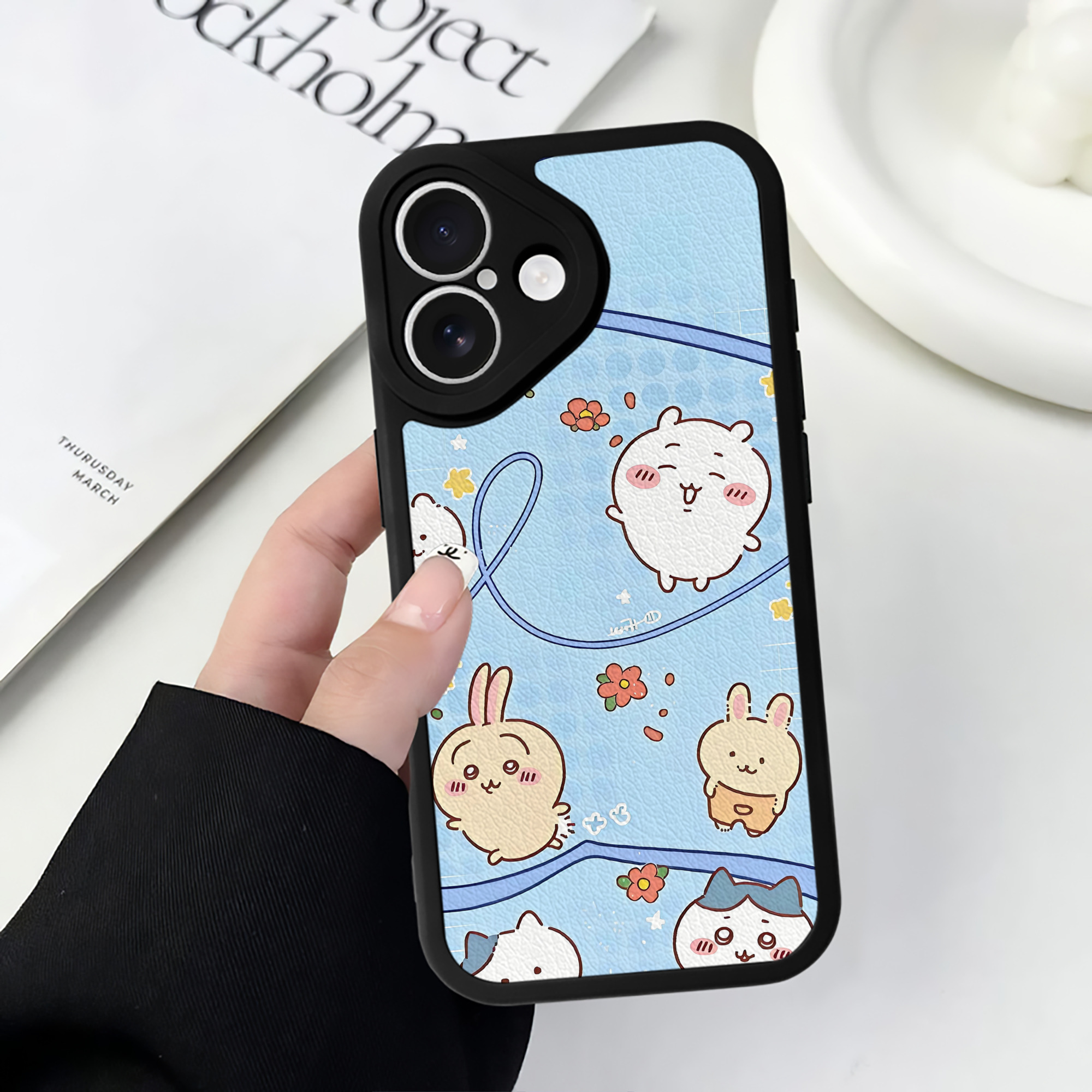 （画像用） ちいかわ Chii-kawa 【iPhone 16シリーズ対応】シリコンスマホケース（レザー調） 材質：シリコン